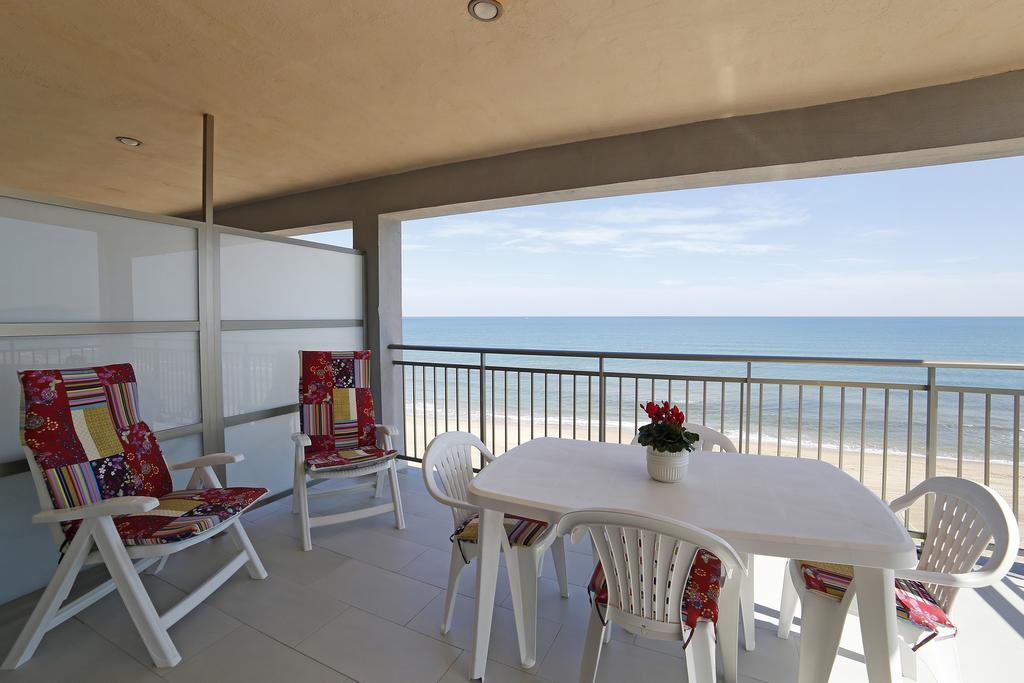 Apartamento Frente Al Mar بيلريجارد المظهر الخارجي الصورة